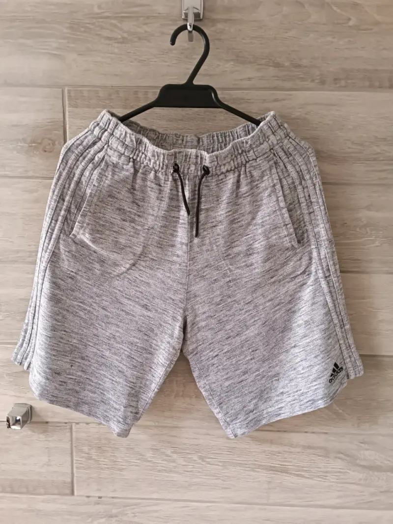 Short Adidas gris talla M - 1