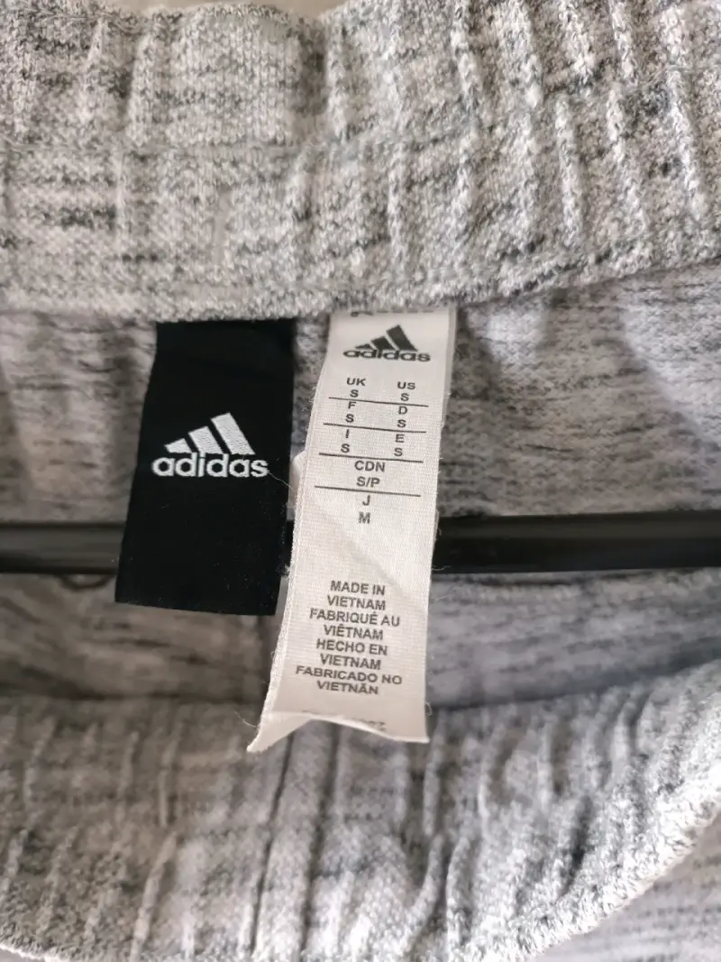 Short Adidas gris talla M - 3