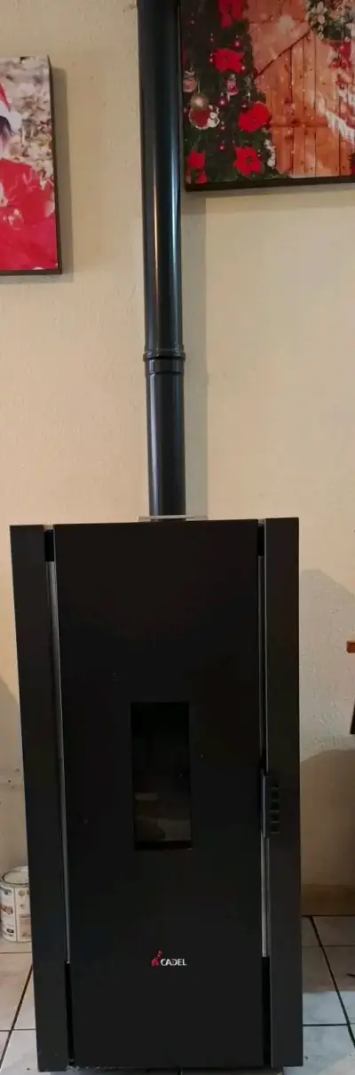 Estufa a pellet Cadel eficiente y moderna - miniatura 3