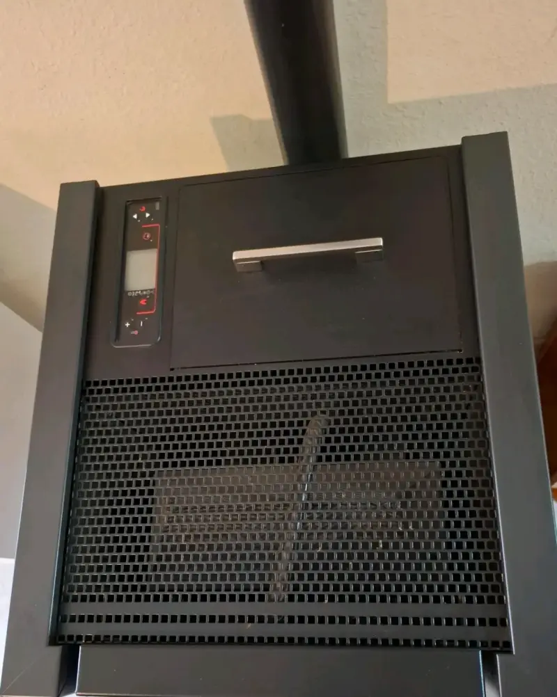 Estufa a pellet Cadel eficiente y moderna - 4
