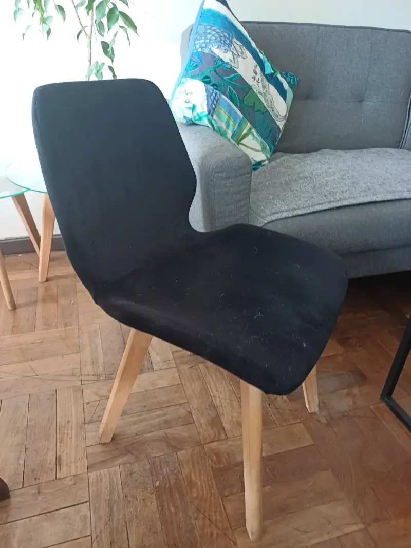 Silla de comedor Tulip negra con patas de madera - 1
