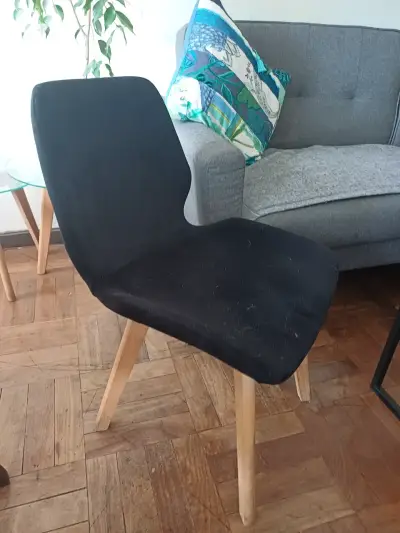 Silla de comedor Tulip negra con patas de madera - miniatura 1