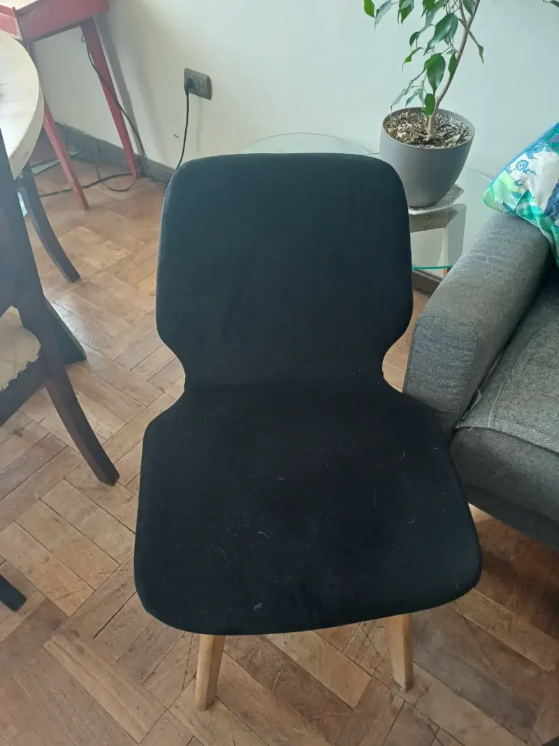 Silla de comedor Tulip negra con patas de madera - 2