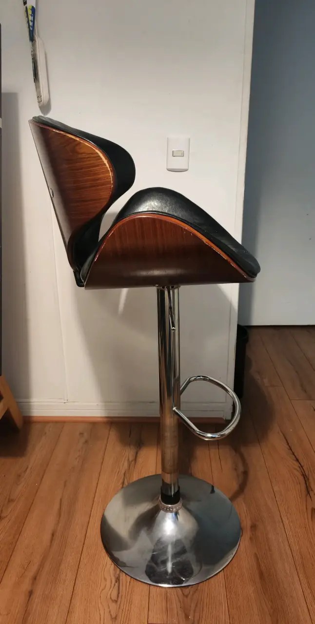 Silla de Bar Negra con Base Cromada - 4