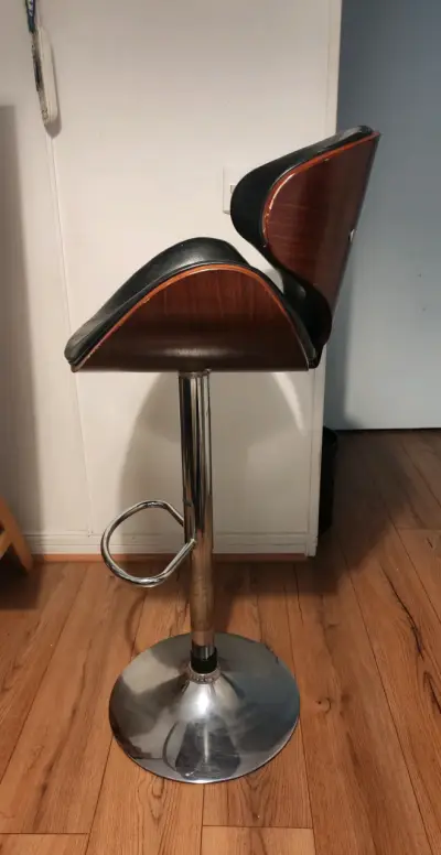 Silla de Bar Negra con Base Cromada - miniatura 5