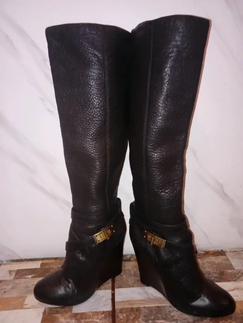 Botas de cuero negras con tacón alto - 1