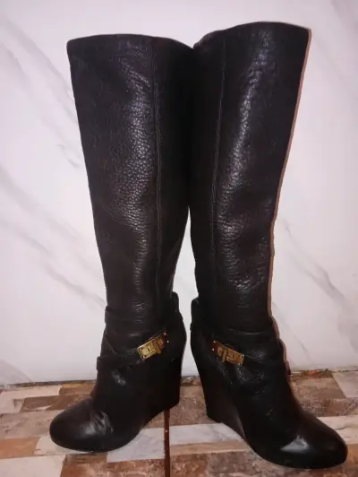 Botas de cuero negras con tacón alto - miniatura 1
