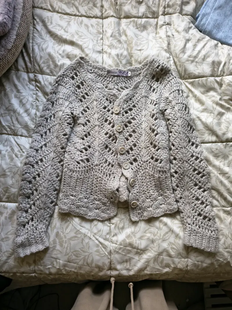Cardigan de crochet gris claro para mujer - 1
