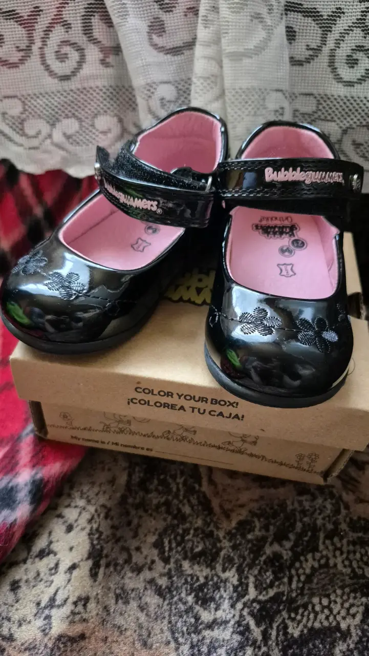 Zapatos de charol Bubblegummers para niña N21
