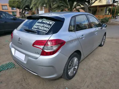 Citroën C4 2014 en buen estado, color plateado - miniatura 3