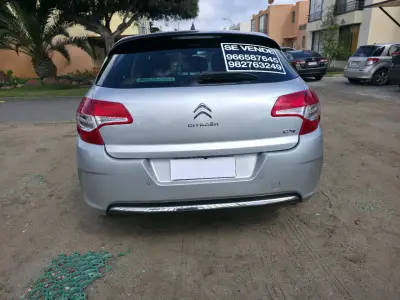 Citroën C4 2014 en buen estado, color plateado - miniatura 6