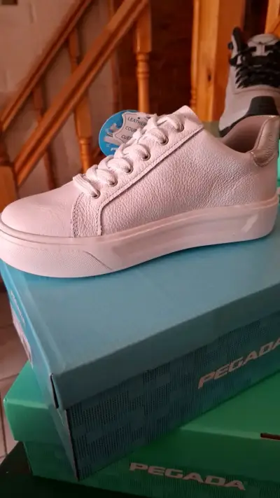 Zapatillas de cuero blancas Pegada para mujer - miniatura 1