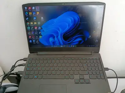 Laptop Lenovo Ideapad Gaming en buen estado - miniatura 1