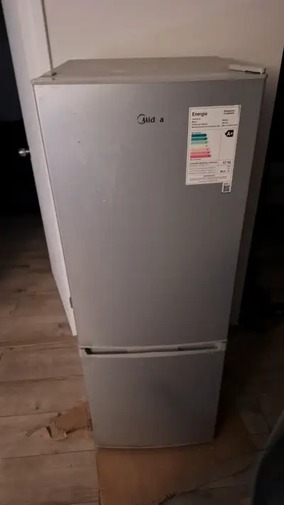 Refrigerador de dos puertas en buen estado - miniatura 6