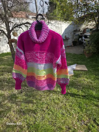 Suéter de lana multicolor cuello alto - miniatura 1