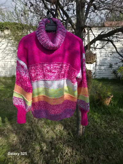 Suéter de lana multicolor cuello alto - miniatura 3