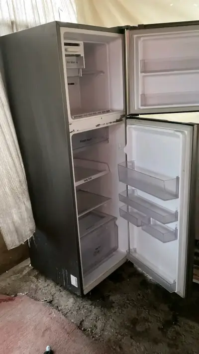Refrigerador de dos puertas en buen estado - miniatura 1