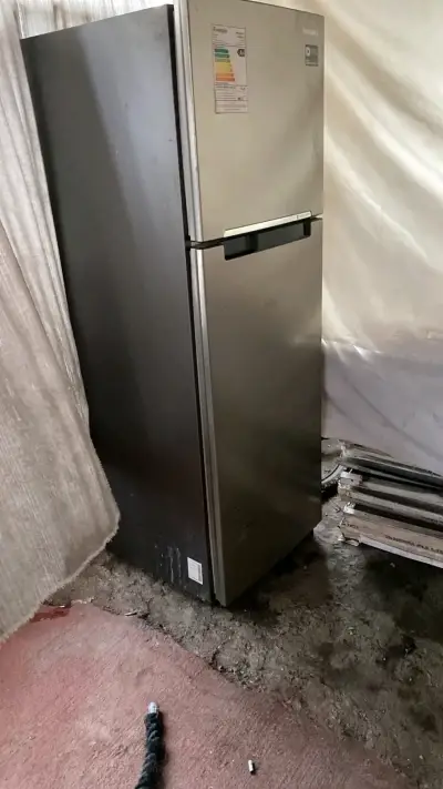 Refrigerador de dos puertas en buen estado - miniatura 2