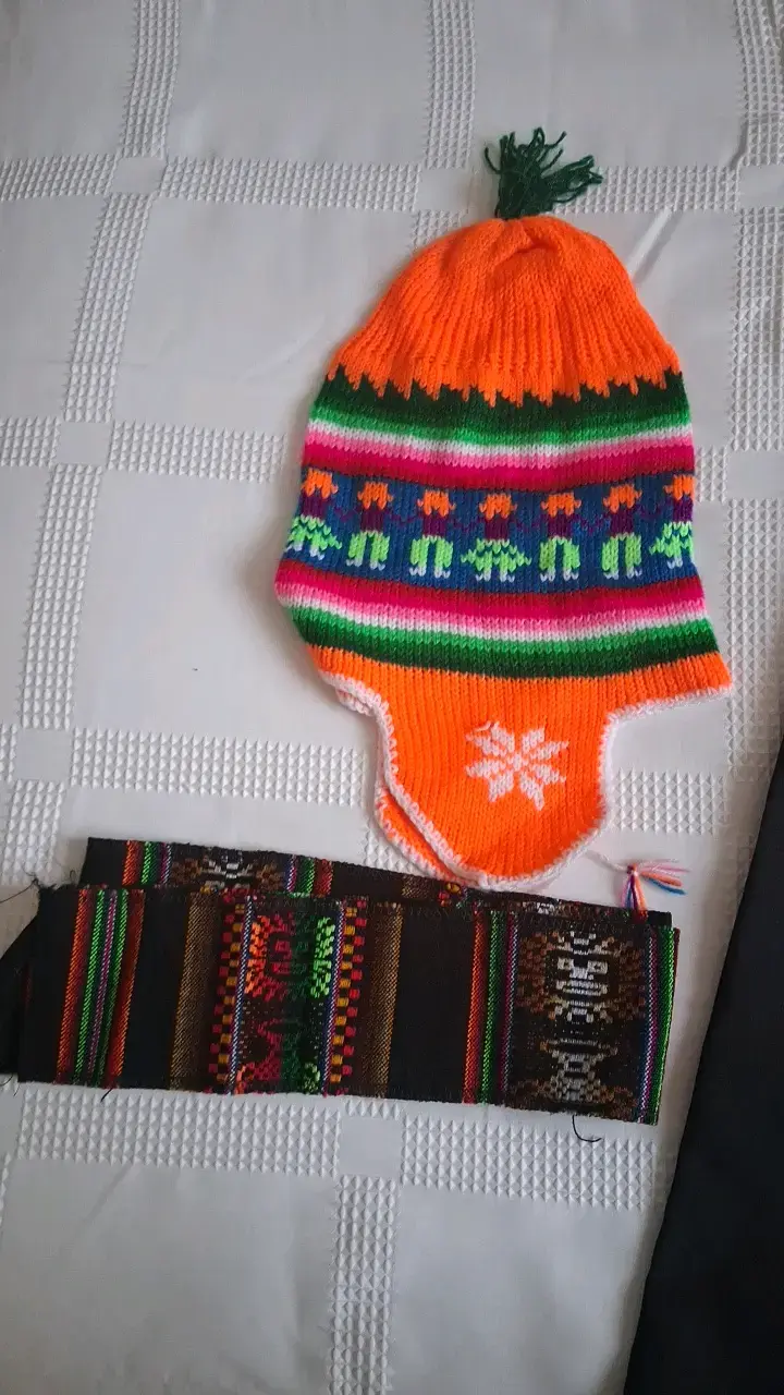 Traje típico andino con chaleco bordado - 2