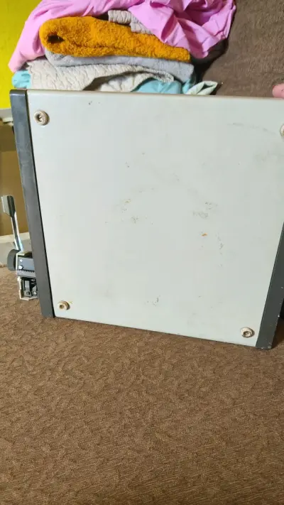 Máquina de escribir AEG Olympia Traveller portátil - miniatura 3