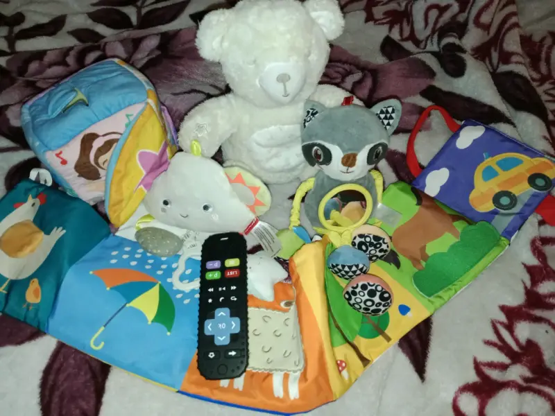 Juguetes de estimulación para bebés con peluches y libros - 1