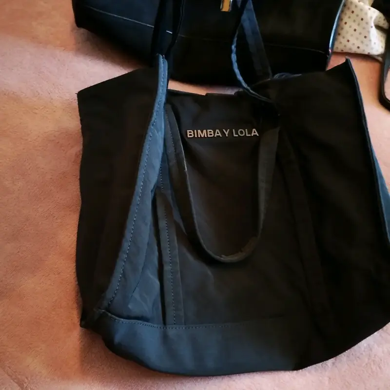Bolso negro Bimba y Lola en buen estado - 1