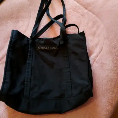 Bolso negro Bimba y Lola en buen estado - miniatura 2