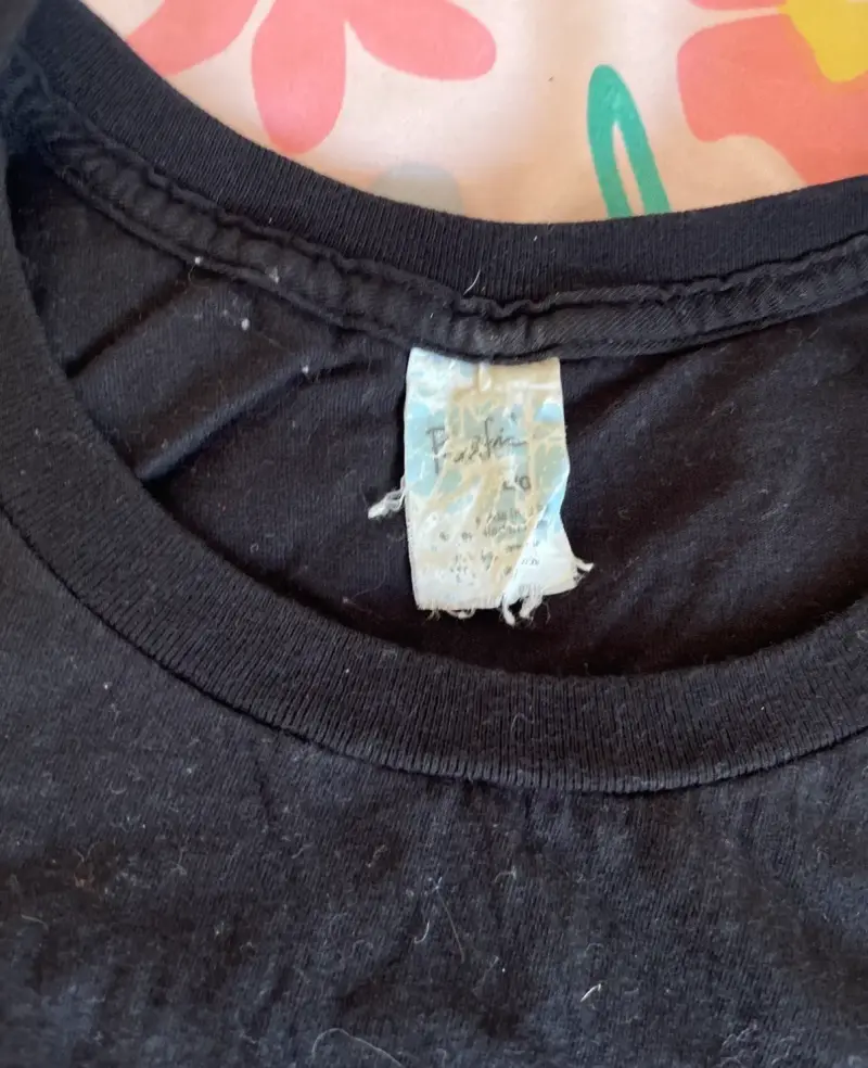 Polera negra Twenty One Pilots con diseño gráfico - 4
