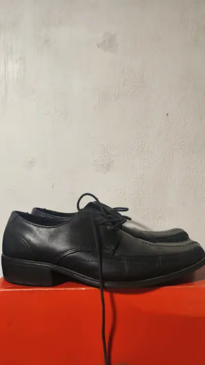Zapatos de vestir negros para hombre en buen estado - miniatura 3