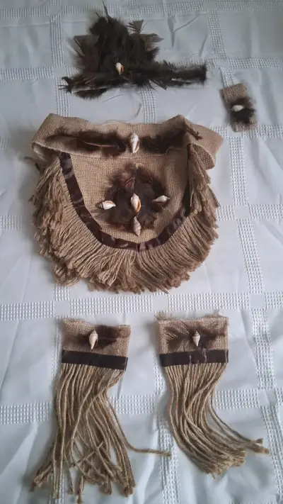 Traje pascuense con plumas y conchas para niño - miniatura 1