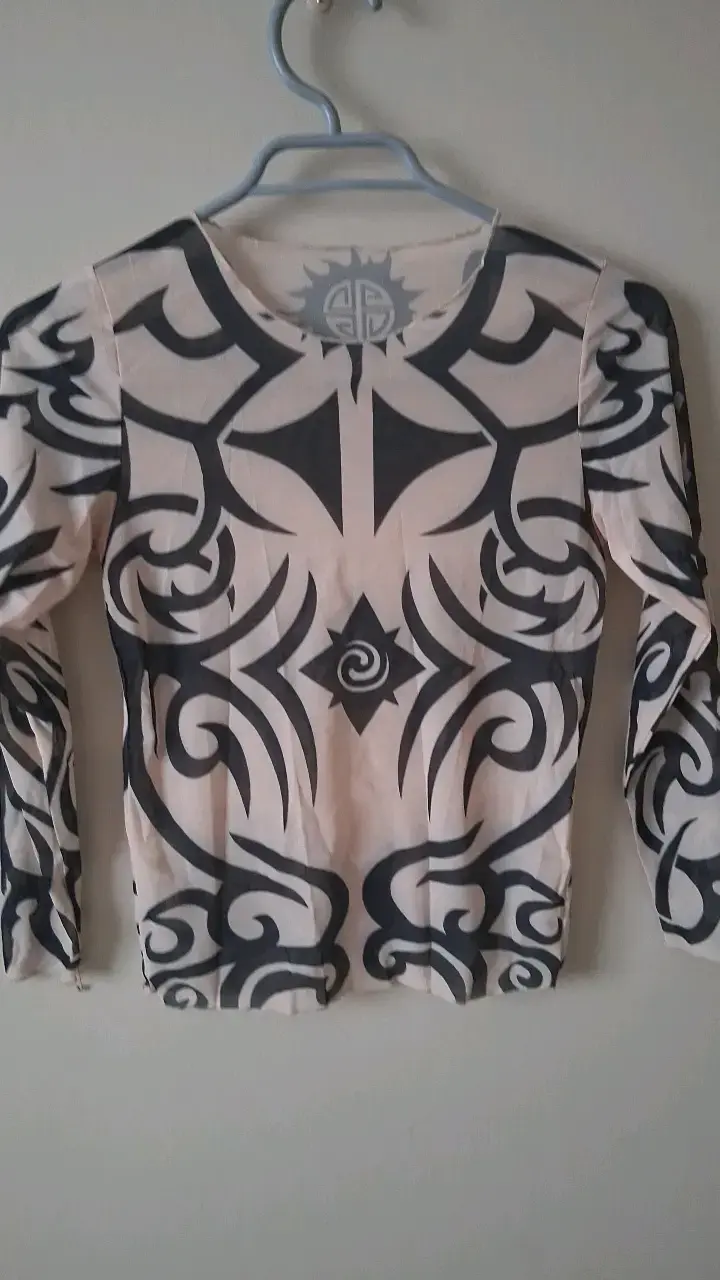 Traje pascuense con plumas y conchas para niño - 4