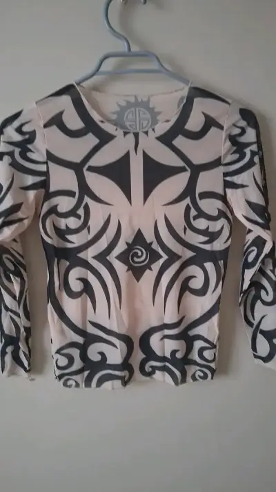 Traje pascuense con plumas y conchas para niño - miniatura 4