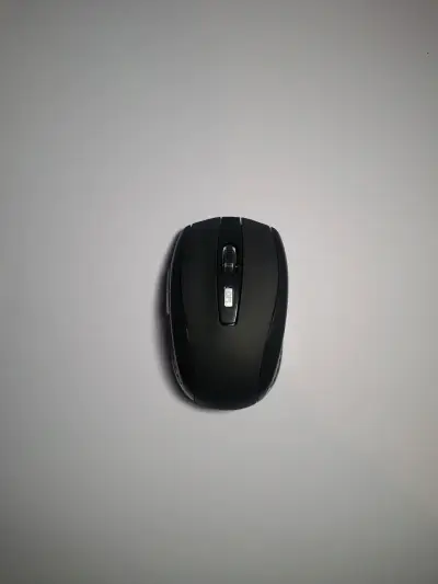 Mouse inalámbrico negro ergonómico - miniatura 1