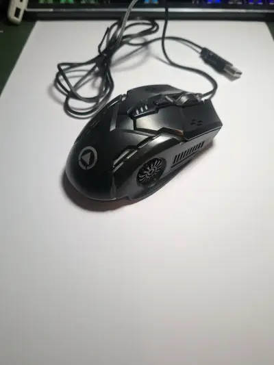 Mouse gamer con luces LED y cable USB - miniatura 2