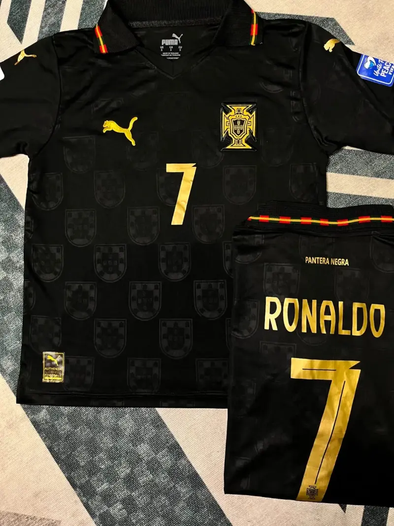 Camiseta de fútbol negra Puma Ronaldo número 7