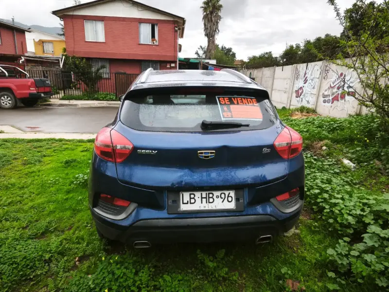 SUV Geely GS azul en buen estado - 3