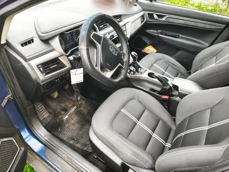 SUV Geely GS azul en buen estado - 6