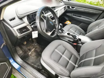 SUV Geely GS azul en buen estado - miniatura 6