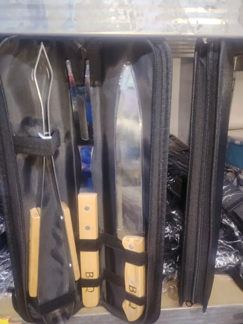 Set de utensilios para asado con estuche - 2