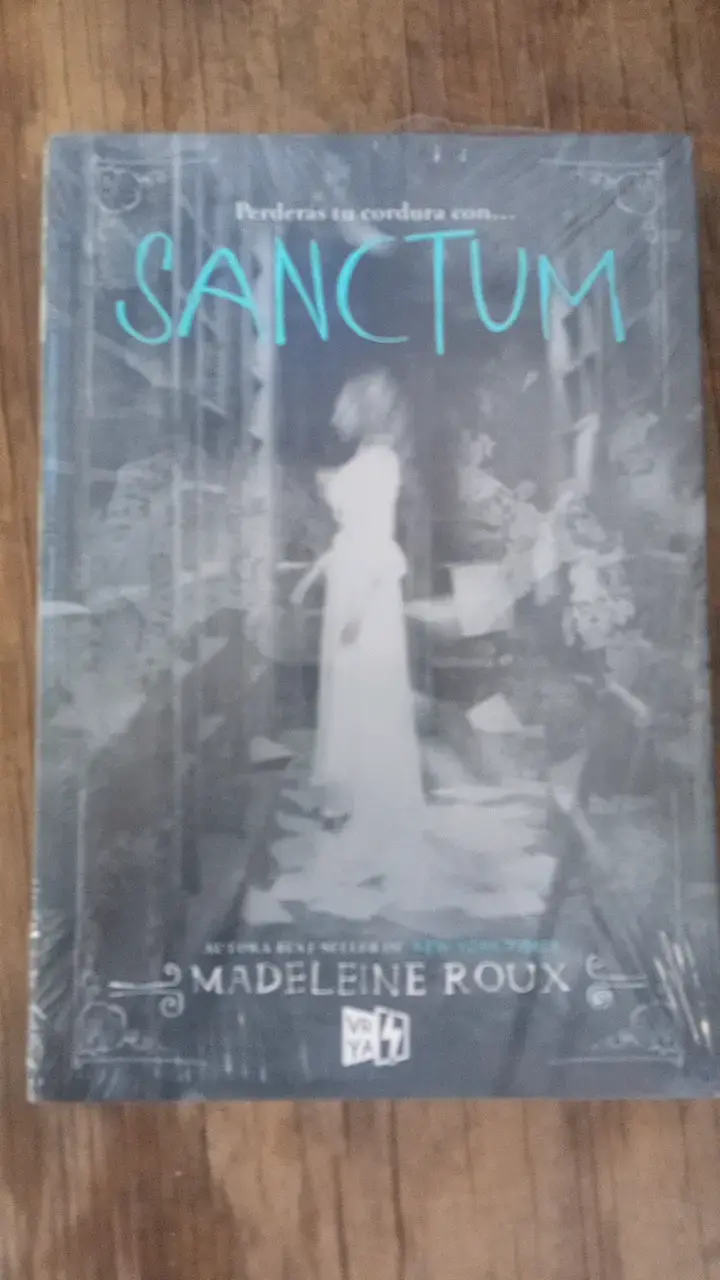 Libro Sanctum de Madeleine Roux en español - 1