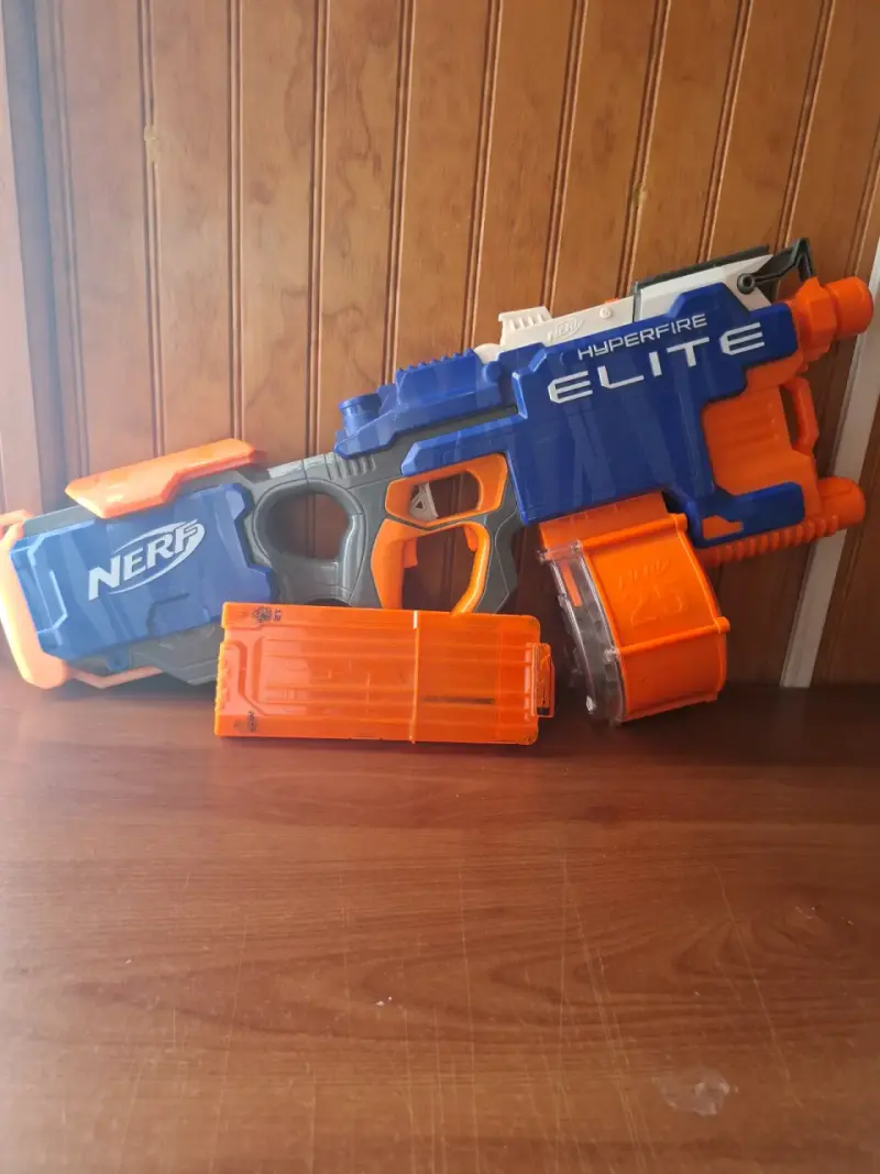 Lanzador Nerf Hyperfire Elite con cargador - 1