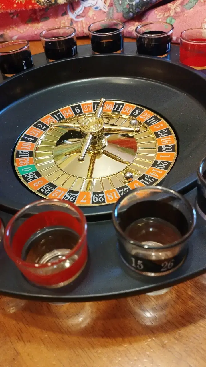 Juego de Ruleta para Beber con Vasos - 3