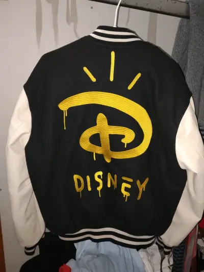 Chaqueta Varsity Disney Negra y Blanca - miniatura 1