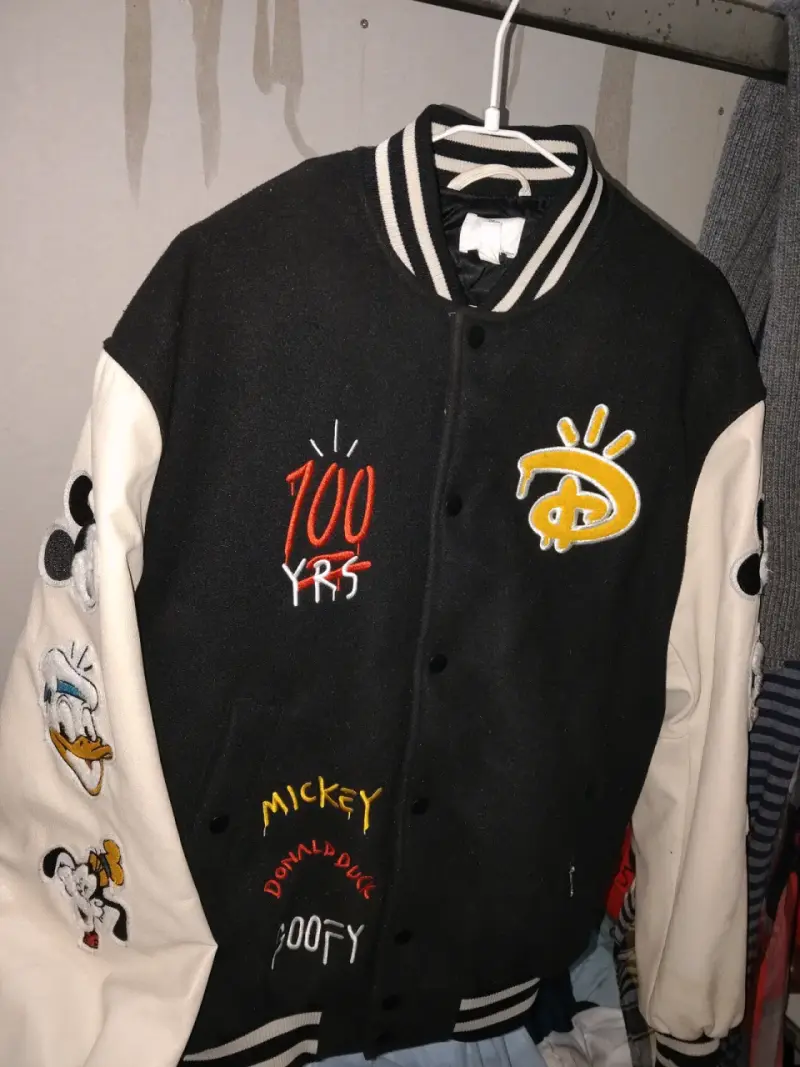 Chaqueta Varsity Disney Negra y Blanca - 2