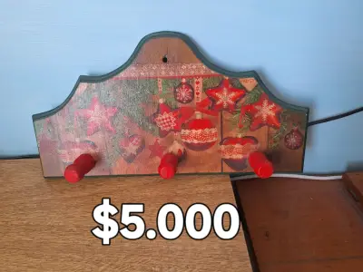 Reloj navideño decorativo con diseño festivo - miniatura 2