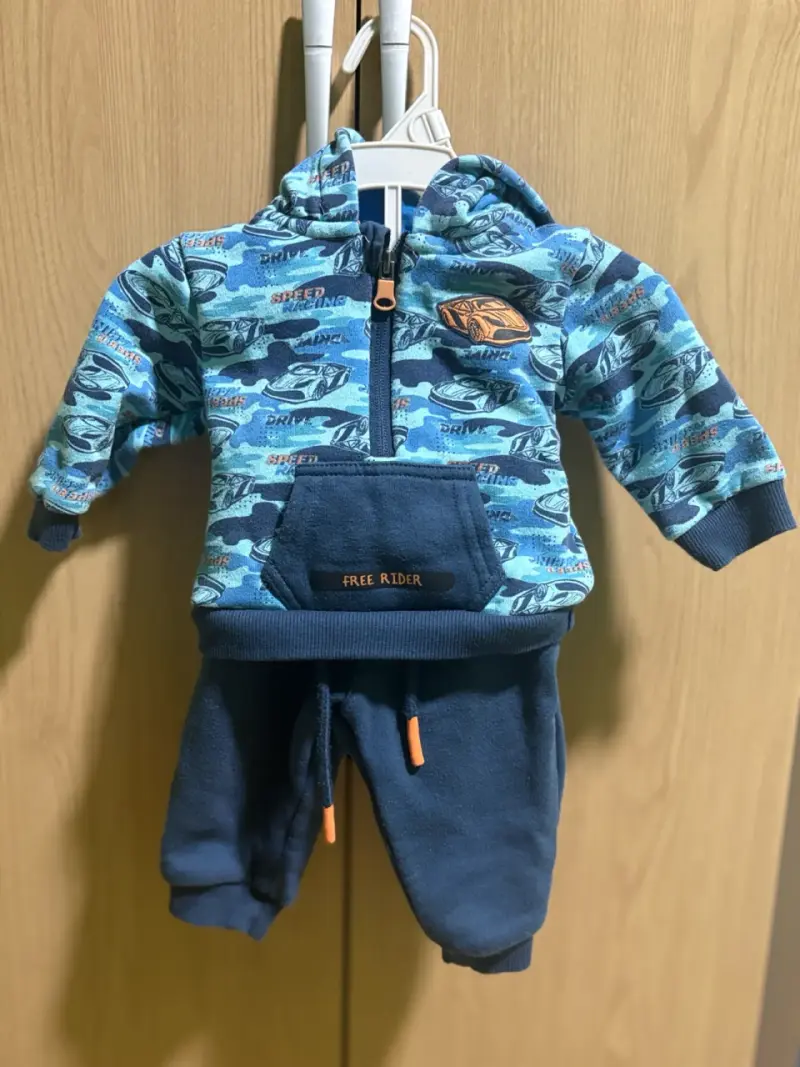 Conjunto de ropa para bebé con diseño deportivo - 2
