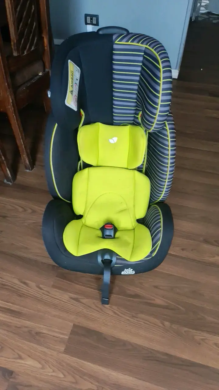Silla de Auto Joie Infanti Verde y Negra - 1