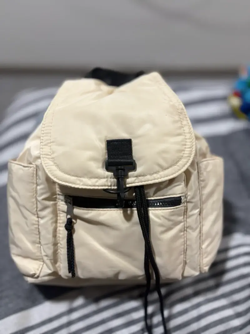 Bolso de cuero marrón con diseño calado - 6