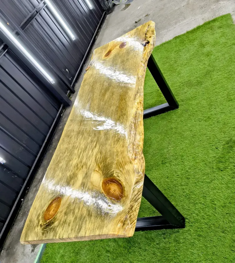 Mesa de Madera Rústica con Patas Metálicas - 5