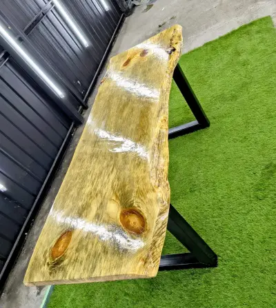 Mesa de Madera Rústica con Patas Metálicas - miniatura 5